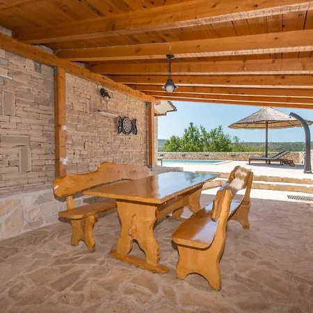 Ibis Villa *