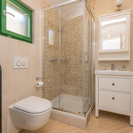 Ibis Villa *