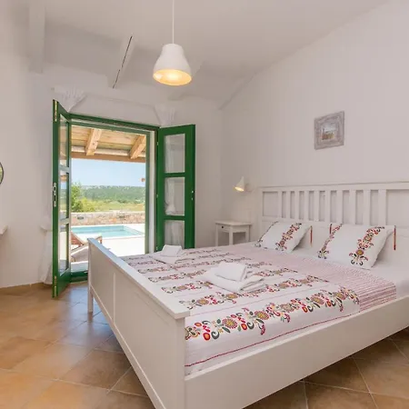 Ibis Villa *