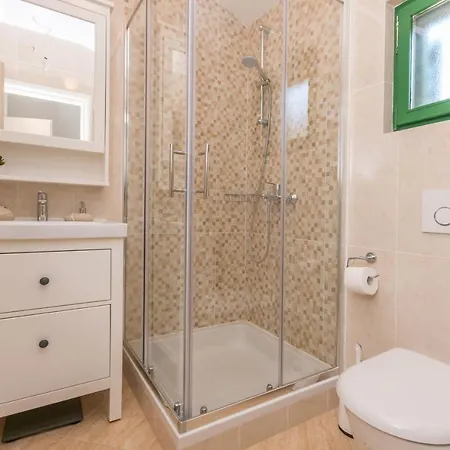 Ibis Villa *